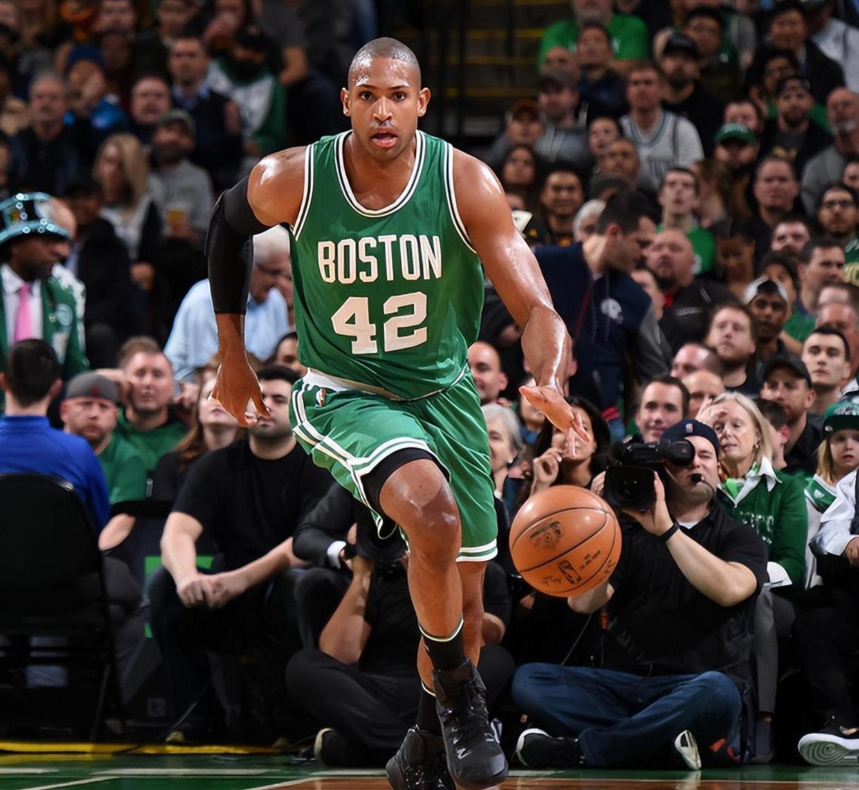 关于NBA常规赛赛程吃紧，塞维利亚窗口期主帅复盘，话题不断，团队化学反应显著的信息-九游